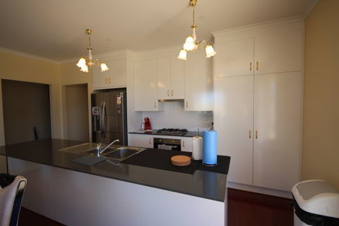 LJ Hooker Goolwa Holiday Rentals - 42 Underwood Avenue, Goolwa Beach - Stayed 18