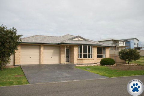 LJ Hooker Goolwa Holiday Rentals - 42 Underwood Avenue, Goolwa Beach - Stayed 20