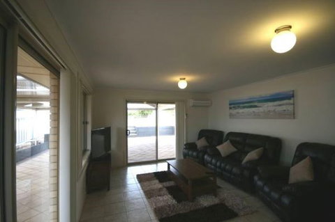 LJ Hooker Goolwa Holiday Rentals - 42 Underwood Avenue, Goolwa Beach - Stayed 22