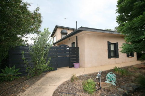 LJ Hooker Goolwa Holiday Rentals - 42 Underwood Avenue, Goolwa Beach - Stayed 24