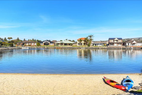 Lakeside Getaway - Stays Accommodation 1