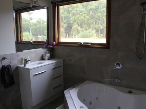 Eagle's Roost Farmstay B&B - Stayed 2