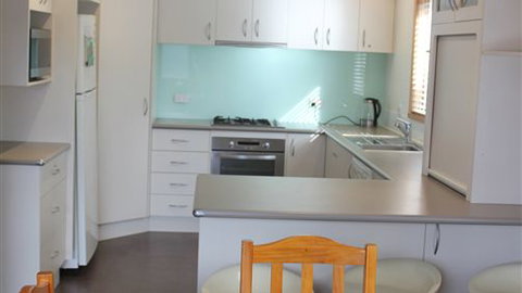 Cooroona Lodge - Stays Accommodation 2