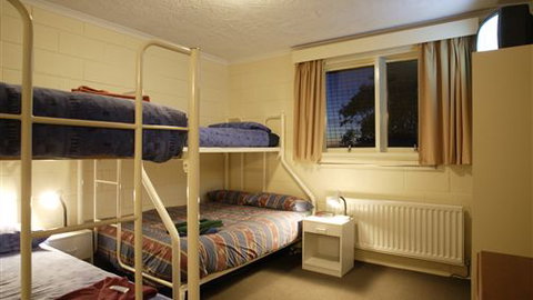 Cooroona Lodge - Stays Accommodation 3