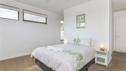 Serenity Torquay Sea View: Luxury Beachfront - Stayed 2