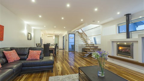 Serenity Torquay Sea View: Luxury Beachfront - Stayed 0