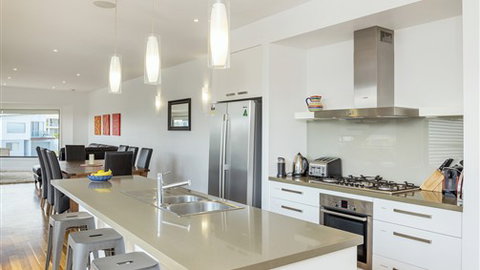 Serenity Torquay Sea View: Luxury Beachfront - Stayed 1