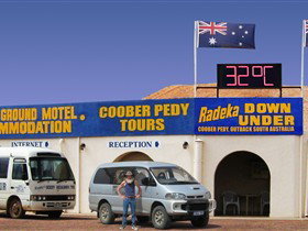 Radeka Downunder Underground Motel And Backpacker Inn - Stayed 0