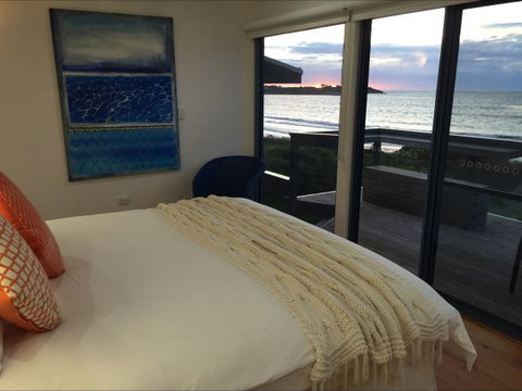 The Shore -Beachfront Accommodation - Stayed 7