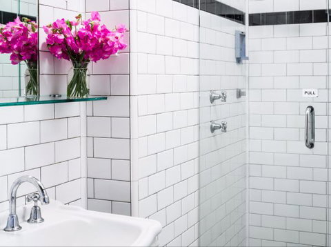 Darlo Bar At The Royal Sovereign Hotel - Stayed 6