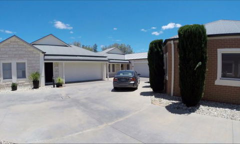 Shamore Apartments - Eleventh Street - Stayed 4