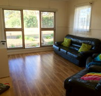 Mel Jays in Kingscote - Stayed