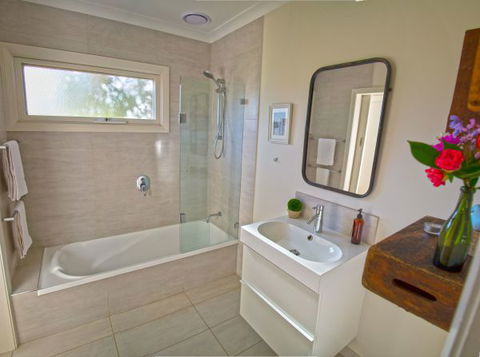 Mrs Simpson Cottage At Norala Garden - Stayed 2