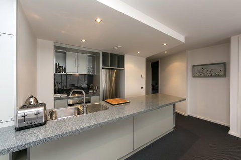 Ropers Alpine Apartments - Stays Accommodation 2