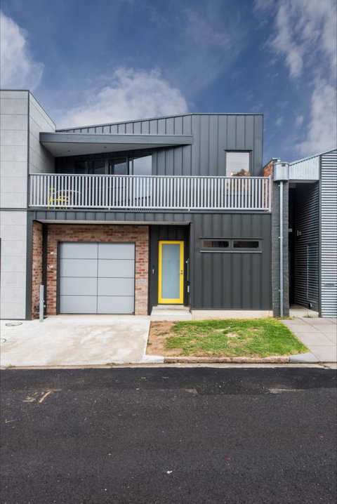 The Bright House - Stayed 6