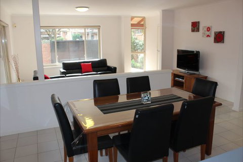 Adelaide Serviced Accommodation - Childers House - Stayed 5
