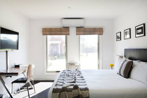 Mansi On Raymond - Stayed 1