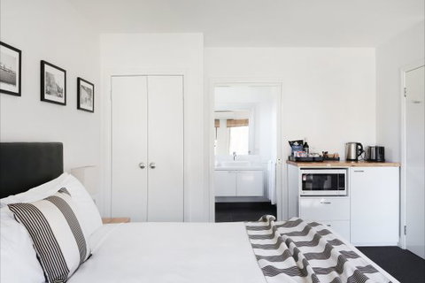 Mansi On Raymond - Stayed 3