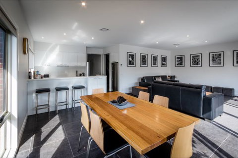 Mansi On Raymond - Stayed 5