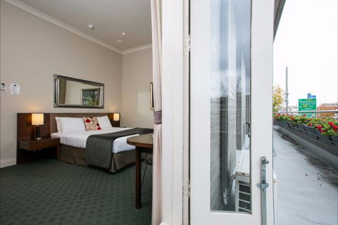 Oscar's Hotel And Cafe Bar - Stayed 4