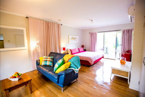 Tessies Studio - Stays Accommodation 1