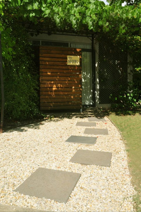 Tessies Studio - Stays Accommodation 6