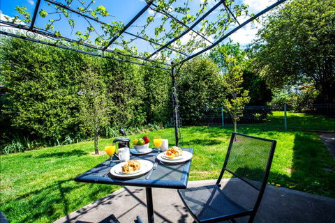 Tessies Studio - Stays Accommodation 7