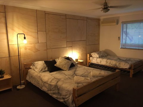 The Grove On Russell - Stayed 1