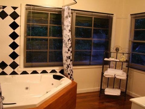 Tudor Cottages Mount Dandenong - Stayed 1