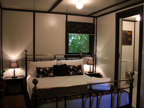 Tudor Cottages Mount Dandenong - Stayed 3