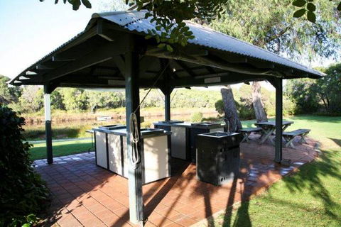 Bayshore Beachside Resort - Stayed 7