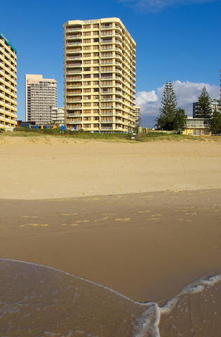 Breakers North - Absolute Beach Front Holiday Apartments - Stayed 4