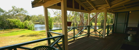 Bushy Lake Chalets - Stays Accommodation 0