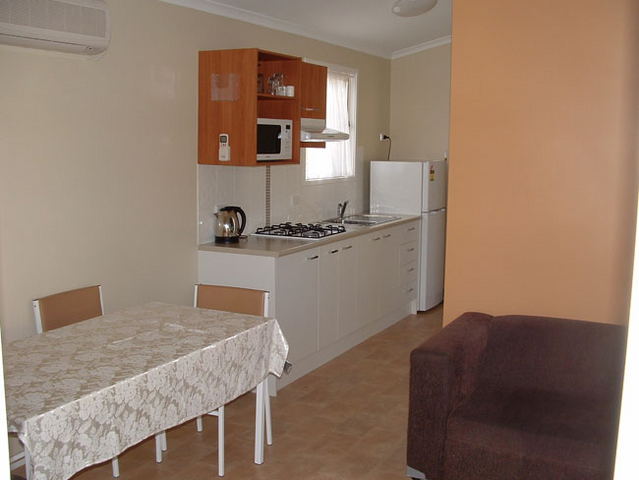 Country Road Caravan Park - thumb 2