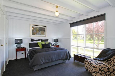 Creek Cottage Bed & Breakfast - Stayed 1