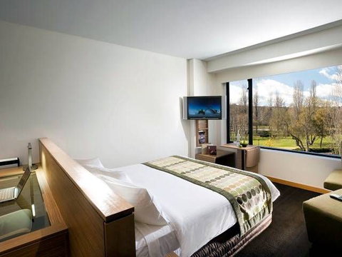 Crowne Plaza Canberra - Stays Accommodation 2