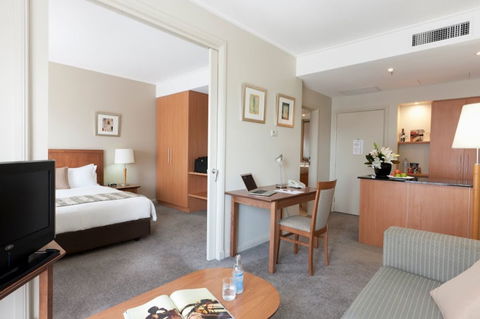 Crowne Plaza Newcastle - Stays Accommodation 3