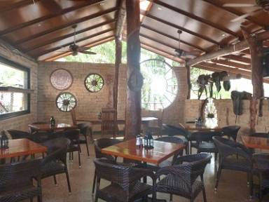 Lazy Lizard Tavern & Caravan Park - Stayed 6