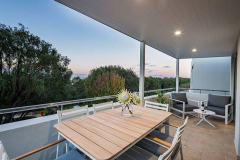 Azure Holiday House - Stayed 16