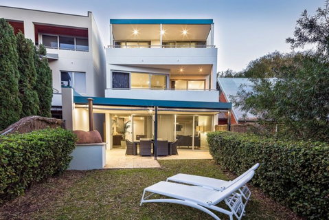 Azure Holiday House - Stayed 9
