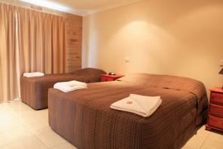 Emerald Central Palms Motel - Stayed 38