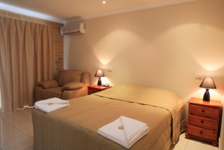 Emerald Central Palms Motel - Stayed 29