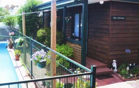 Jay - Jay's Cottage B & B - Stayed 3