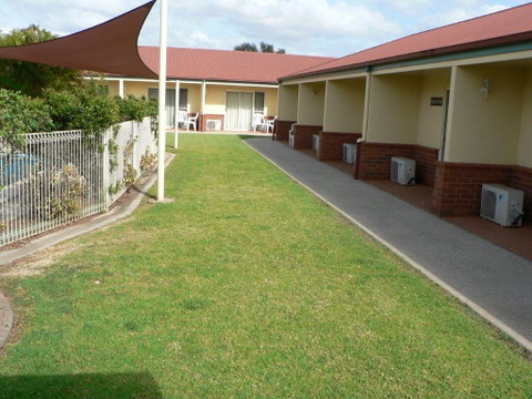Emerald Explorers Inn - Stays Accommodation 3