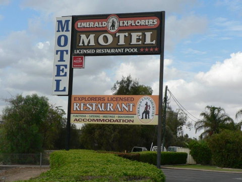 Emerald Explorers Inn - Stays Accommodation 8