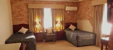 Endeavour Court Motor Inn - Stayed 1