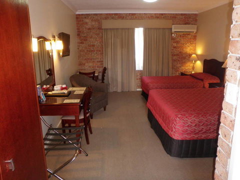 Endeavour Court Motor Inn - Stayed 7