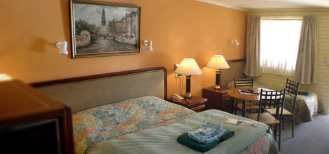 Estelle Kramer Motor Inn - Stayed 1