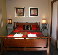 Golden Embers Apartments and B  B - Stayed