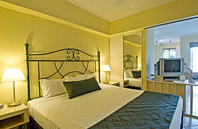 Le Cher Du Monde - Stayed 1